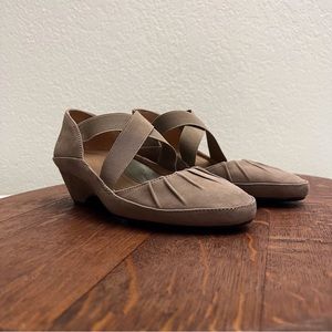 Nurture - Style: Belizza. Size 7.5M in Taupe NEW in its original box.